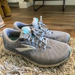 Brooks Sneakers